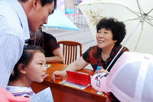 我县举办大型广场教育咨询服务暨改革发展成果展示活动，搭建家校社共育新平台