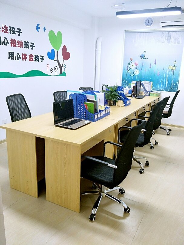 点亮成长之路 —— 福建七色光教育咨询的价值与实践